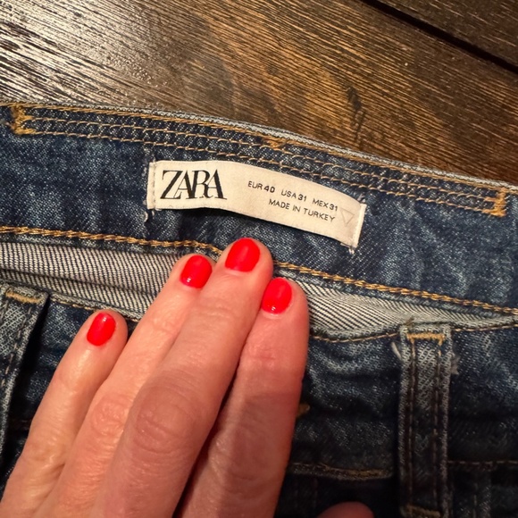 ZARA Distressed Jeans Straight Leg - Picture 3 of 3